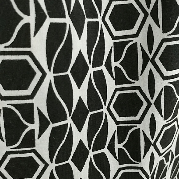 EXPRESS XS B&W Dress - Picture 3 of 7